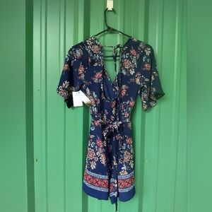 NEW Women's Floral Shorts One Piece Romper Size Medium Ditsy Flowers